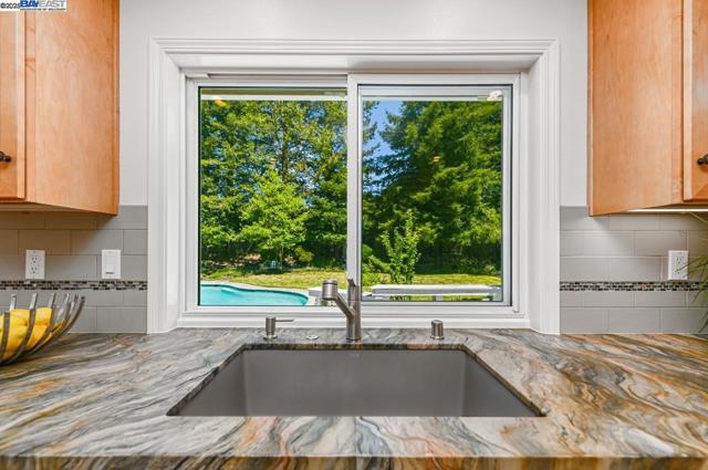 351 Castenada Ct, Danville CA: https://media.crmls.org/mediaz/d48f8188-8929-4091-adba-7f1a890f8813.jpg
