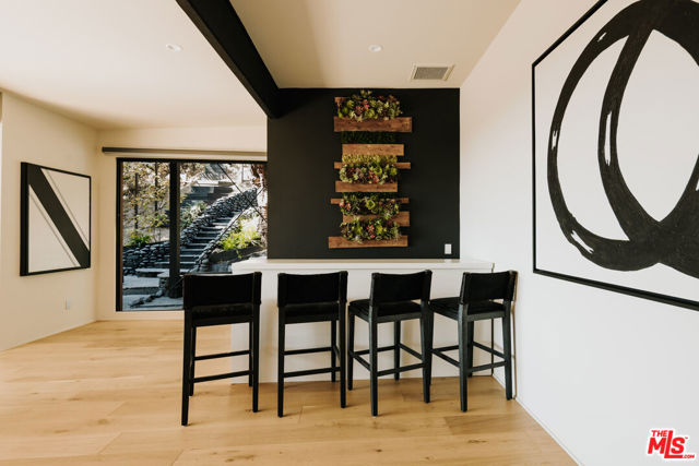 1509 Amalfi Drive, Pacific Palisades CA: https://media.crmls.org/mediaz/d48f8aed-3a8e-4feb-ba35-79077b9c80b9.jpg