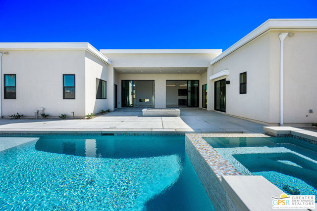 2 Marine Way, Rancho Mirage CA: https://media.crmls.org/mediaz/d48fe01a-1a3f-4da5-8a41-708979b03816.jpg