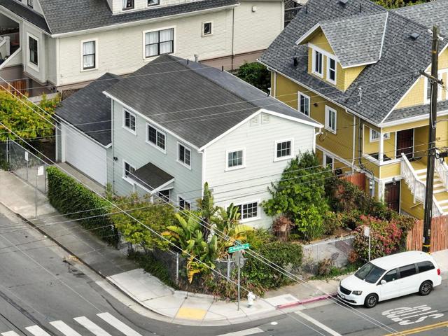 2930 Magnolia Street, Emeryville CA: https://media.crmls.org/mediaz/d49002d9-67f5-4f03-8e38-d166c5bbc5a6.jpg
