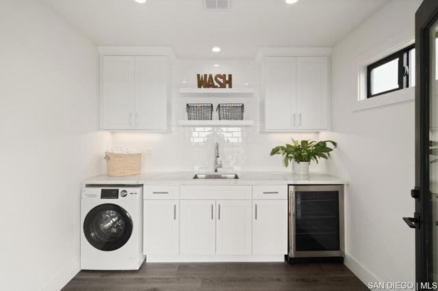 1170 Chinquapin AVE, Carlsbad CA: https://media.crmls.org/mediaz/d49069e7-80f2-49ae-a796-693dd0c8738b.jpg