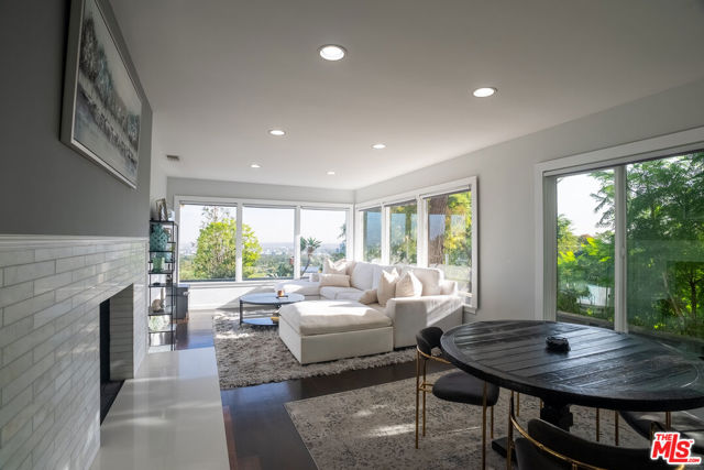 1438 Davies Drive, Beverly Hills CA: https://media.crmls.org/mediaz/d4909544-9125-4184-b435-b317c7522dd5.jpg
