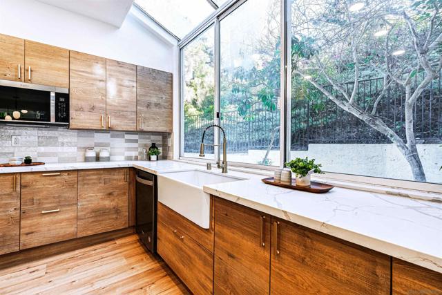 4943 Marin Dr, Oceanside CA: https://media.crmls.org/mediaz/d490a1dd-dea1-4f93-bc0a-983d2c634e36.jpg