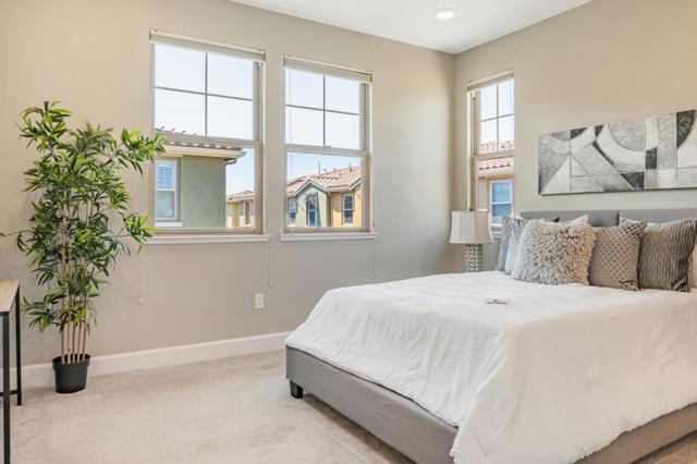 660 Tyrella Avenue, Mountain View CA: https://media.crmls.org/mediaz/d491e7fa-4fbd-4a40-897e-58cd5974049c.jpg