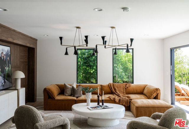 2380 Venus Drive, Los Angeles CA: https://media.crmls.org/mediaz/d4921e2e-4f39-442e-8d2e-edbaae1df23b.jpg