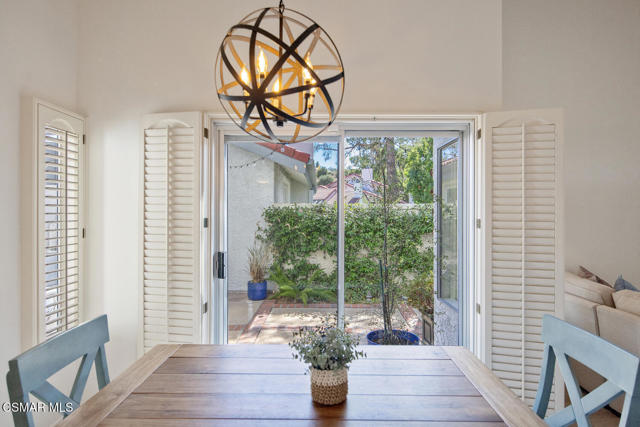 979 Quarterhorse Lane, Oak Park CA: https://media.crmls.org/mediaz/d492e7e0-4387-4c0c-89c3-9712f7c947e1.jpg