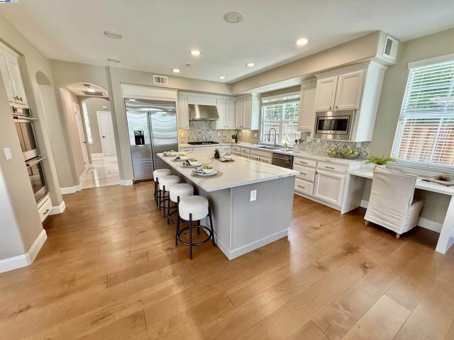 5825 Dresslar Cir, Livermore CA: https://media.crmls.org/mediaz/d492e7e6-314a-42d3-88e4-d2c07838cf2d.jpg