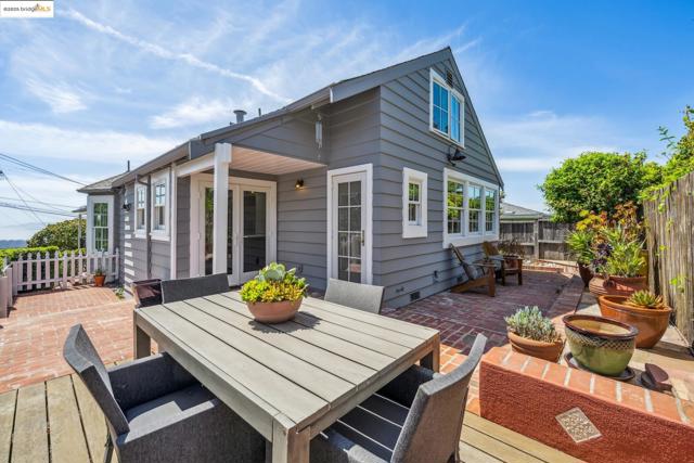 267 Columbia Ave, Kensington CA: https://media.crmls.org/mediaz/d492eb95-c85f-4e0a-ba99-7a918c56c132.jpg
