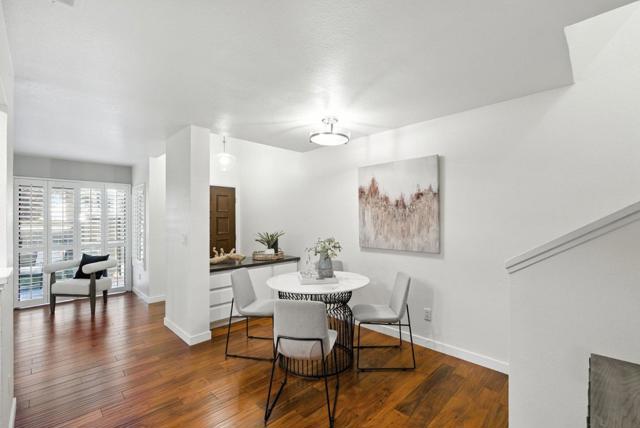 2074 Foxhall Loop, San Jose CA: https://media.crmls.org/mediaz/d492f8e2-33a0-4600-810c-9d3b0a968234.jpg