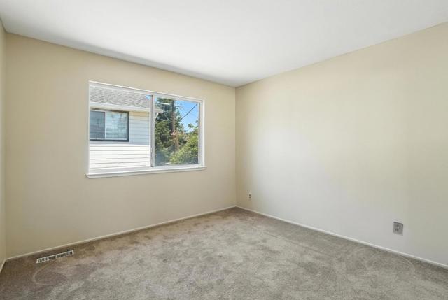 946 Laguna Avenue, Burlingame CA: https://media.crmls.org/mediaz/d4932388-122f-478d-982c-b7358a18064b.jpg
