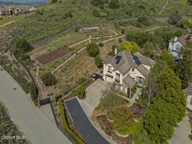 331 Briar Bluff Circle, Thousand Oaks CA: https://media.crmls.org/mediaz/d4934ddf-c3c1-47a7-a6b3-57571f09a4c2.jpg