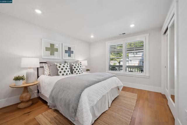 973 4Th St, Lafayette CA: https://media.crmls.org/mediaz/d4938591-5279-4f74-9baf-0cbae0883df6.jpg