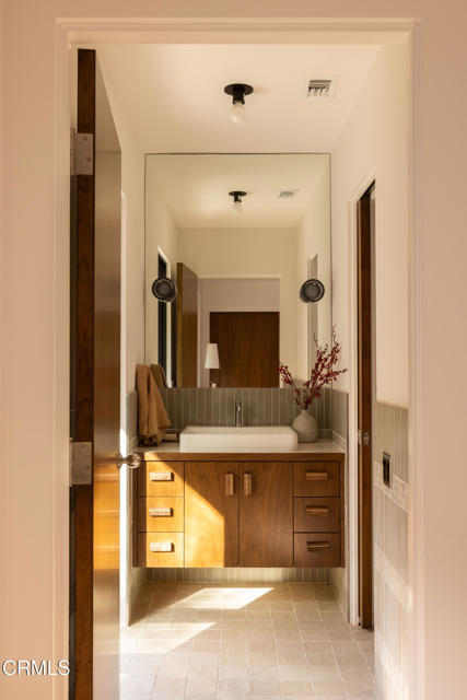 945 Linda Vista Avenue, Pasadena CA: https://media.crmls.org/mediaz/d493b075-96b6-49de-a8c0-f51d1cbaea68.jpg