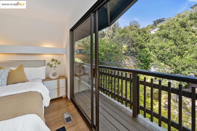 99 Lexford Rd, Piedmont CA: https://media.crmls.org/mediaz/d493ccb8-876e-4e5b-8d2f-a7a753506419.jpg