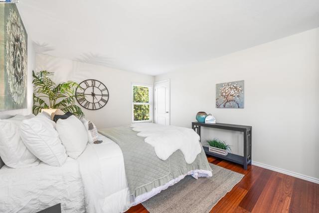 1550 Calle Enrique, Pleasanton CA: https://media.crmls.org/mediaz/d493cffa-3a37-401e-bc39-e5d4f7c3c352.jpg