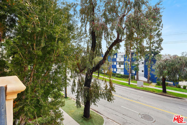 16123 W Sunset Boulevard, Pacific Palisades CA: https://media.crmls.org/mediaz/d495d28b-0577-4593-a514-ed8cb89dc968.jpg