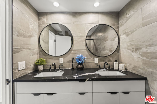 8960 Crescent Drive, Los Angeles CA: https://media.crmls.org/mediaz/d495e755-8aa4-42ae-a277-57bd4e6f3e80.jpg