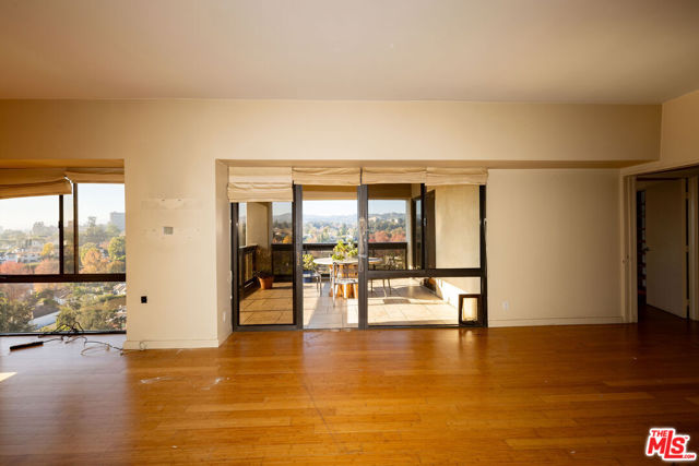 10445 Wilshire Boulevard, Los Angeles CA: https://media.crmls.org/mediaz/d4965faf-5bd3-4831-8f13-dc2530741c5a.jpg