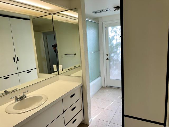 Detail Gallery Image 13 of 25 For 2511 El Amigo Rd, Del Mar,  CA 92014 - 4 Beds | 2 Baths