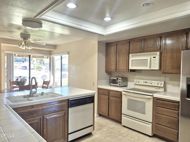 Detail Gallery Image 4 of 46 For 35208 Village 35, Camarillo,  CA 93012 - 2 Beds | 2 Baths