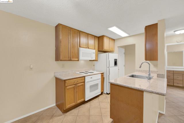 Image 3 of 32 For 85 Vernon St  102