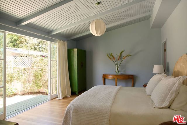 212 Paradise Cove Road, Malibu CA: https://media.crmls.org/mediaz/d497aecb-06dd-48b1-aa90-c442c377ec74.jpg
