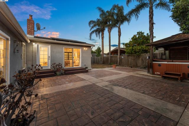 6793 Flanders Dr, Newark CA: https://media.crmls.org/mediaz/d4981bca-dd7e-4529-b683-7764c6b9e737.jpg