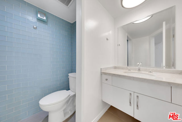 1331 Roxbury Drive, Los Angeles CA: https://media.crmls.org/mediaz/d4981bd6-7dff-4157-80a7-7e34887fe8e7.jpg