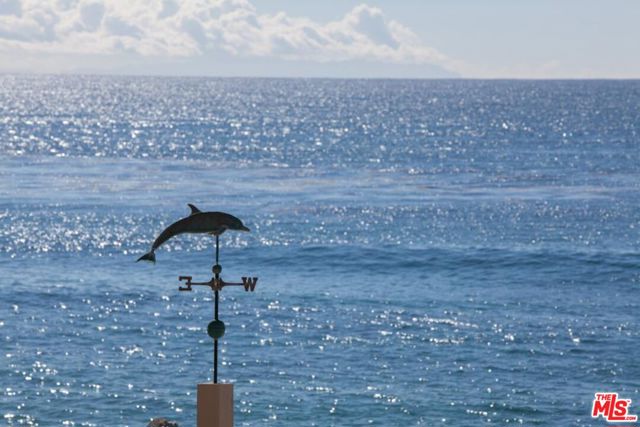 18842 Topanga Beach Drive, Malibu CA: https://media.crmls.org/mediaz/d4985202-e89b-4040-9ef5-e26d90cd3d08.jpg