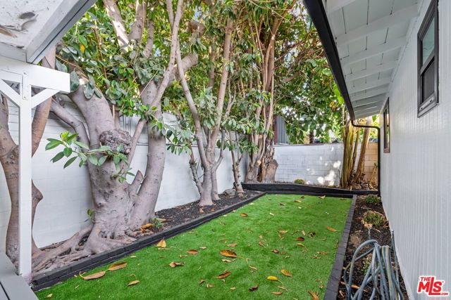5413 Halbrent Avenue, Sherman Oaks CA: https://media.crmls.org/mediaz/d4985cc5-fb21-4f39-81ab-aa8a56fc23b4.jpg