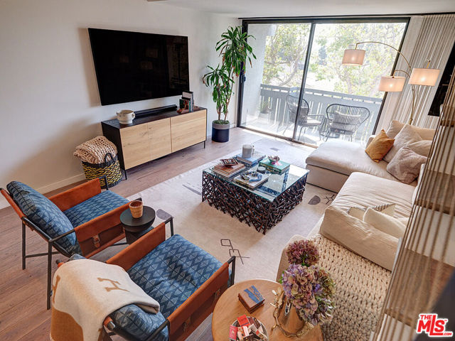 1830 Westholme Avenue, Los Angeles CA: https://media.crmls.org/mediaz/d49867eb-c4ba-4b4d-8af7-42748d82641a.jpg