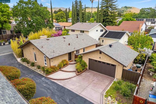 5588 Gonzalez Ct, Concord CA: https://media.crmls.org/mediaz/d49886f9-7aae-49e2-a855-02f6b89ad13b.jpg