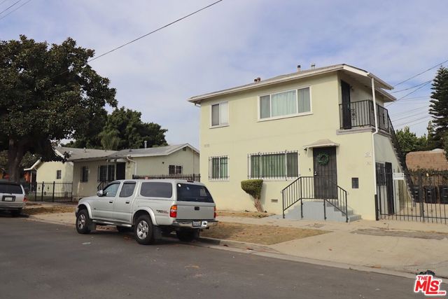 8946 Baring Cross Street, Los Angeles CA: https://media.crmls.org/mediaz/d4989d26-3ef6-4a75-95a4-87c196f80d3a.jpg