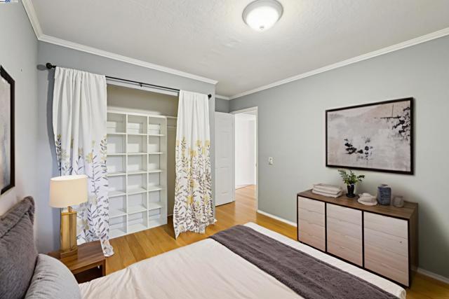 5400 Mountain Blvd, Oakland CA: https://media.crmls.org/mediaz/d4993448-c398-4c1d-9b95-7a5f201d4f20.jpg