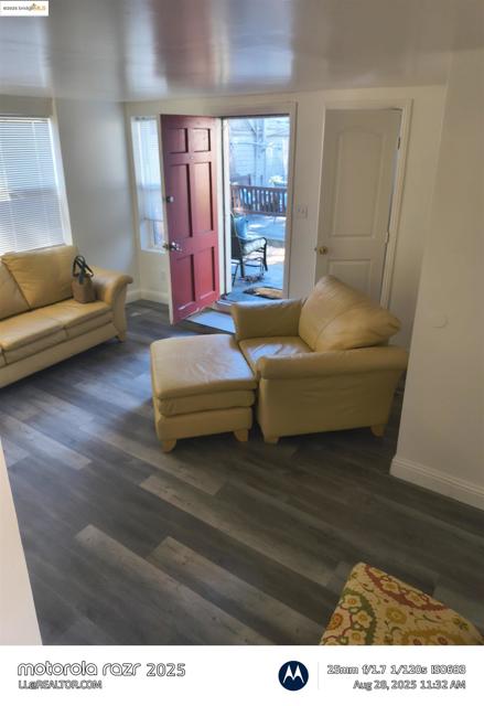 2820 LINDEN ST, Oakland CA: https://media.crmls.org/mediaz/d499349a-6cbd-4750-8ee1-4581608c85f4.jpg