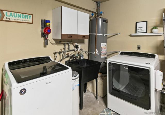 4366 Caminito Pintoresco, San Diego CA: https://media.crmls.org/mediaz/d4996bad-b20a-43ca-a0a1-d34b1a7e4990.jpg