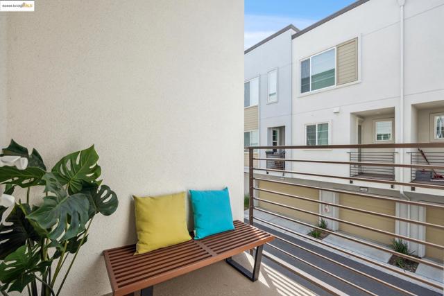 2823 Cathwood Ln, Alameda CA: https://media.crmls.org/mediaz/d499cca5-bd43-4bb1-b493-6e34f5b2981e.jpg