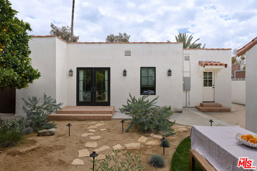 https://media.crmls.org/mediaz/d49a1f4f-b4d9-4efe-8d76-651126aefe76.jpg?preset=X-Large