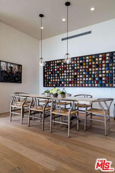 1355 Devlin Drive, Los Angeles CA: https://media.crmls.org/mediaz/d49c0abe-75b6-48c8-83b7-43105c55a3bb.jpg