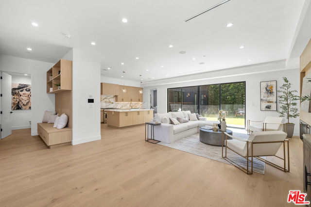 5741 Newcastle Avenue, Encino CA: https://media.crmls.org/mediaz/d49c1ef6-0b76-43c6-8f15-85c105489026.jpg