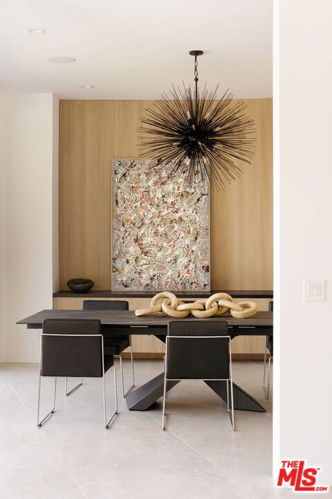 1935 Loma Vista Drive, Beverly Hills CA: https://media.crmls.org/mediaz/d49c71e7-046b-418e-9db0-df90386eddab.jpg