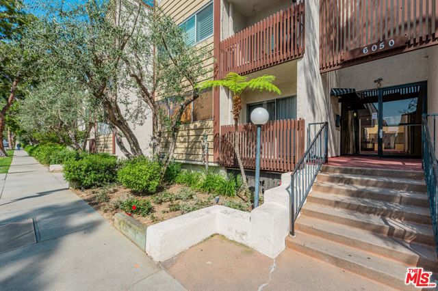 6050 CANTERBURY Drive, F109 photo 4