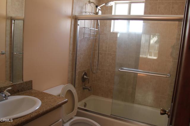 1726 1/2 Chevy Chase E Drive, Glendale CA: https://media.crmls.org/mediaz/d49dbe81-62f8-47db-af54-6caa1b830c9d.jpg