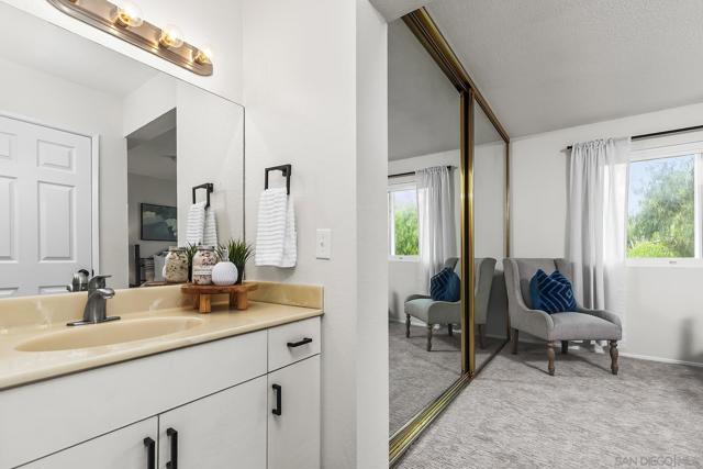 3985 Wabaska Dr, San Diego CA: https://media.crmls.org/mediaz/d49de420-0ca0-48ad-af8a-3950de61d7d4.jpg