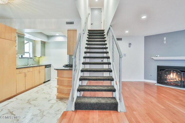18411 Hatteras Street, Tarzana CA: https://media.crmls.org/mediaz/d49e5c88-fa47-4491-97e1-ec4cc2b6c0f1.jpg