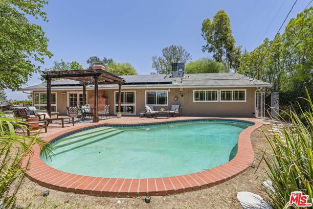 4701 Dunman Avenue, Woodland Hills CA: https://media.crmls.org/mediaz/d49e60fc-9c8c-485a-b026-8dbfbf0883a0.jpg
