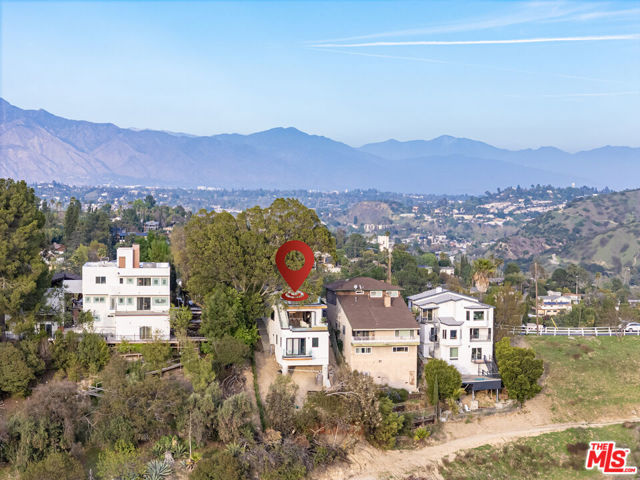 812 W Avenue 37, Los Angeles CA: https://media.crmls.org/mediaz/d49e8ce8-ff12-4019-a7fe-e5c923d69248.jpg