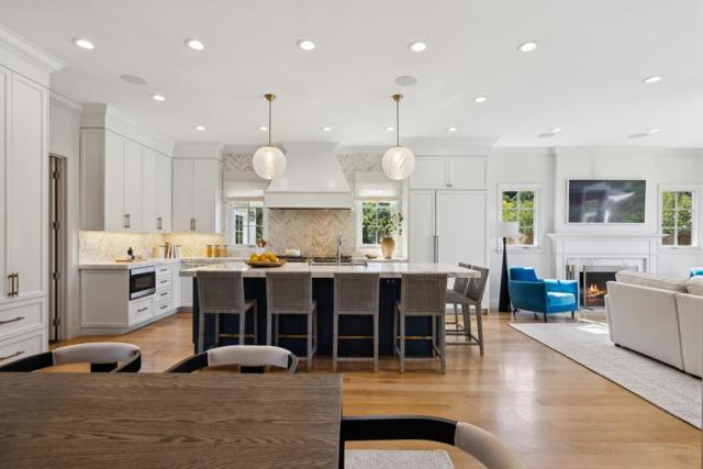 748 Jacaranda Circle, Hillsborough CA: https://media.crmls.org/mediaz/d49ed9a4-53de-4293-80b5-e24c1cd597df.jpg