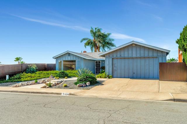 5424 PRINCESS VIEW PL, San Diego CA: https://media.crmls.org/mediaz/d49f0928-556f-4fb2-9b9b-345a4d19a2dc.jpg