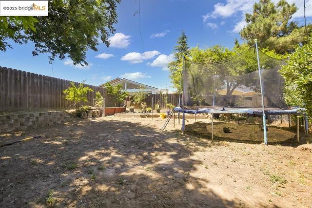 1359 Port Ct, Oakley CA: https://media.crmls.org/mediaz/d49f2292-4ab2-4adb-a24a-ff66873ffa5d.jpg